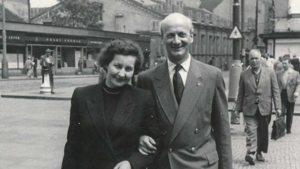 Hana s tatínkem Janem Hostovským v 60. letech