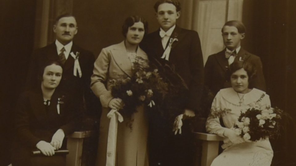 Novomanželé Josef a Rosálie Tmějovi převzali statek na Pohoře č.9 na konci roku 1937