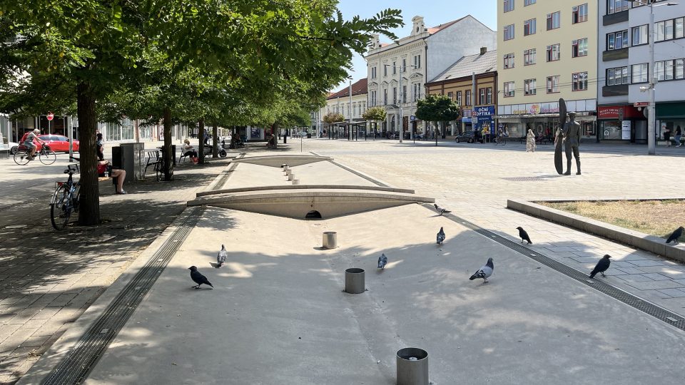 Fontána na pardubické třídě Míru je mimo provoz | foto: Ivana Seidnerová, Český rozhlas Fontána na pardubické třídě Míru je mimo provoz