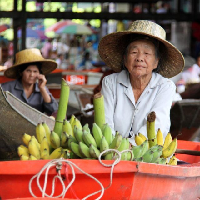Banány jsou relativně bezpečné - jdou oloupat | foto: Robert Mikoláš
