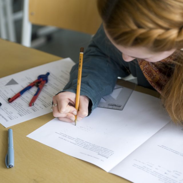 Začíná první kolo přijímacích zkoušek na střední školy | foto: Filip Jandourek