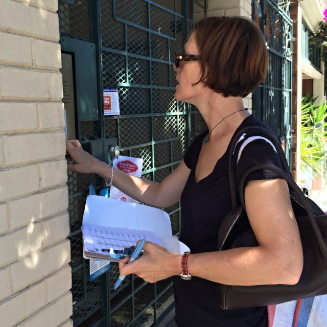 Podomní obchodnice  (ilustrační foto) | foto: Lynn Friedman