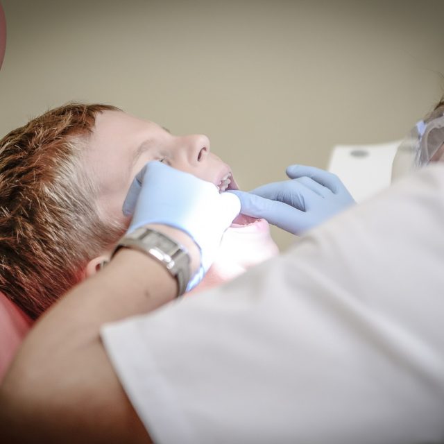 Zubař,  dentista,  dítě u zubaře | foto: Fotobanka Pixabay