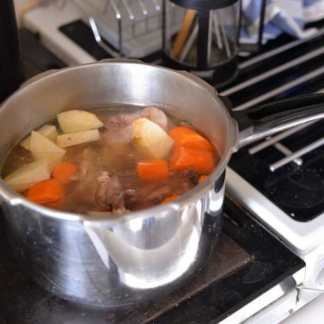 Příprava vývaru | foto: Martin Čuřík