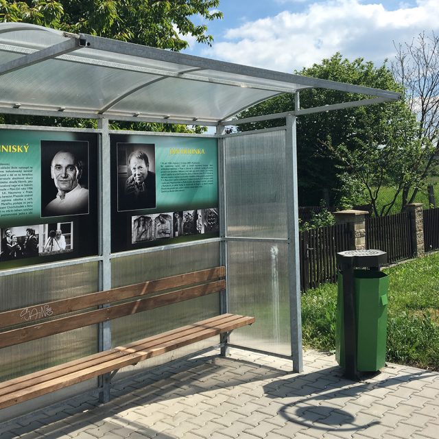 Zastávky v Holicích připomínají známé osobnosti a rodáky