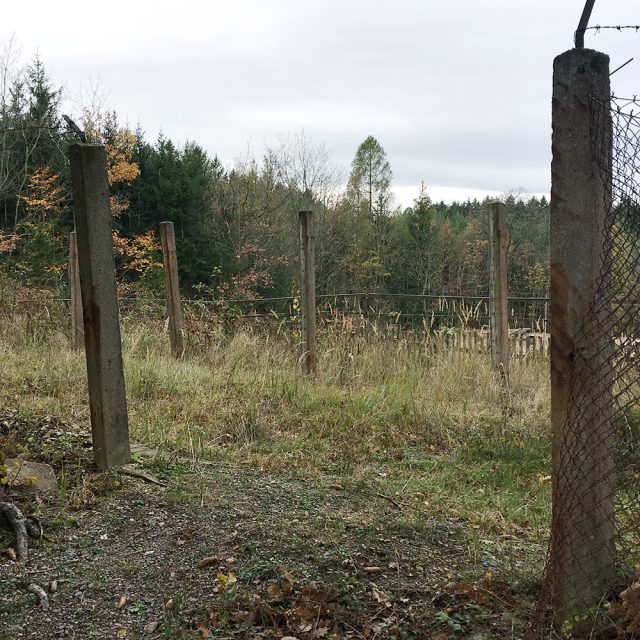 Dvojitý plot už na mnoha místech zcela chybí | foto: Josef Kopecký,  Český rozhlas