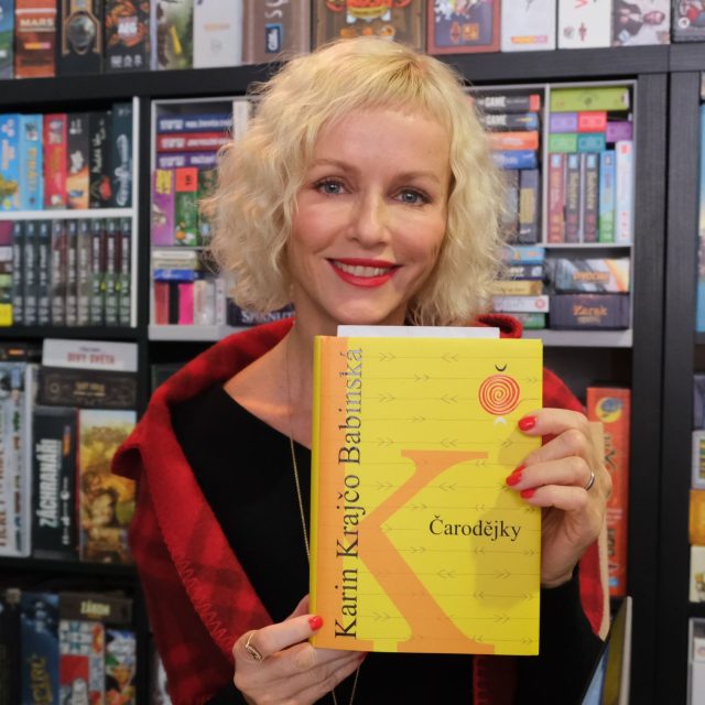 Karin Babinská v rozhlasové kavárně | foto: Milan Baják,  Český rozhlas