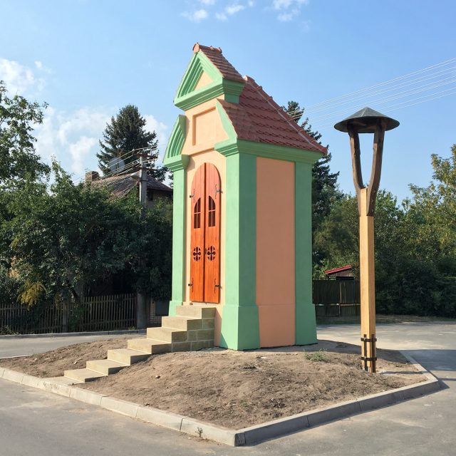 Kaplička v Počaplech je jako nová,  zbývá dodělat předzahrádku | foto: Ondřej Wolf,  Český rozhlas