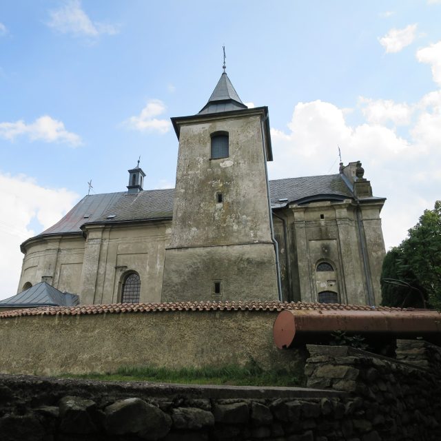 Na místě dnešního katolického kostela stál původně kostel dřevěný z 15. století | foto: Barbora Bláhová,  Český rozhlas