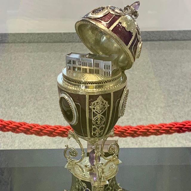 Unikátní Fabergého vejce je k vidění v Galerii minerálů ve Dvoře Králové | foto: Jana Házová,  Český rozhlas