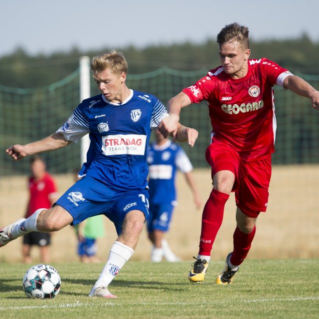 Souboj hráčů Pardubic a Chrudimi rozhodne o výsledku baráže | foto: Josef Vostárek,  ČTK
