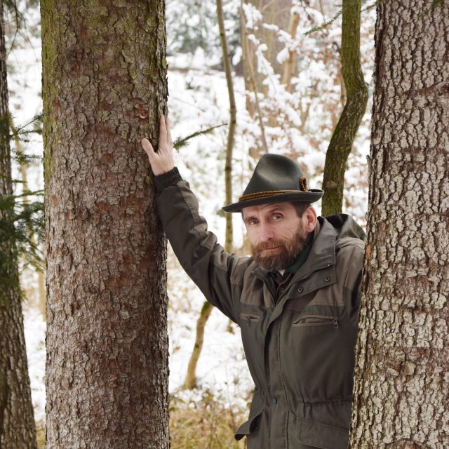 Lesník Pavel starý v lese ve Srubech nedaleko Chocně | foto: Pavel J. Sršeň