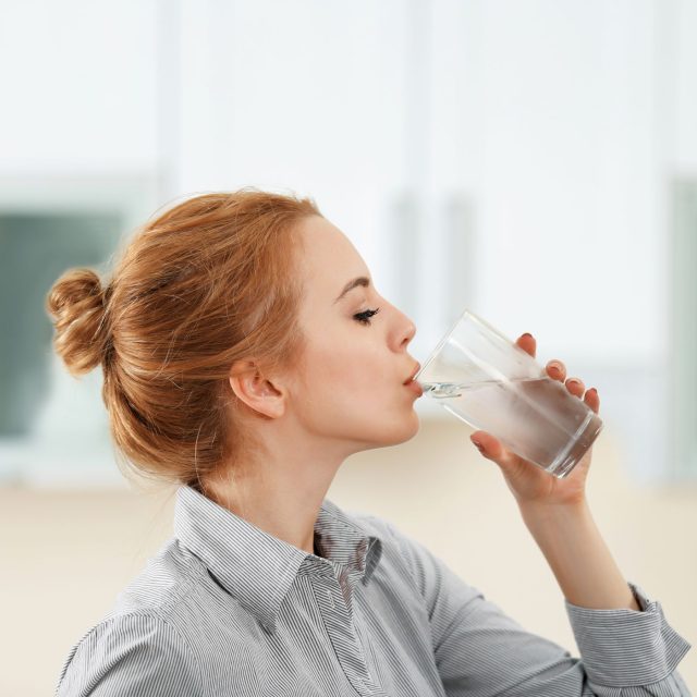 Pitný režim: 0, 3 až 0, 4 litru na 10 kg vaší hmotnosti. Spočítejte si svoji doporučenou denní dávku  (ilustrační foto) | foto: Shutterstock