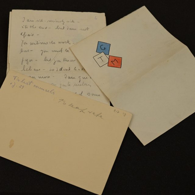 Tajemná obálka ukrývala 5 stran převážně v angličtině | foto: Michal Kamaryt,  ČTK