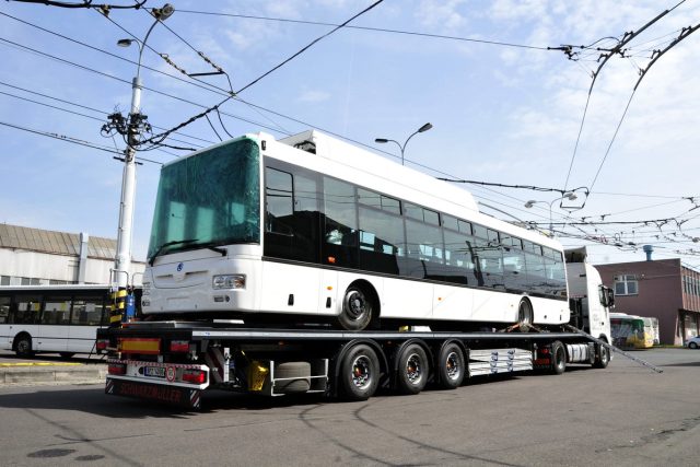 Nové trolejbusy Škoda 30 Tr SOR už jsou v Pardubicích | foto: Dopravní podnik města Pardubic