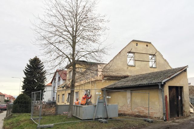 Městský dům pro sociálně slabé v Holicích je v rekonstrukci | foto: Ondřej Wolf,  Český rozhlas