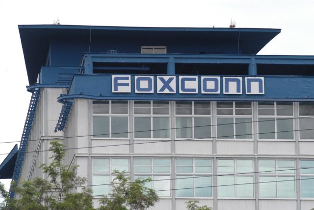 Budova společnosti Foxconn v Pardubicích | foto: Fotobanka Profimedia