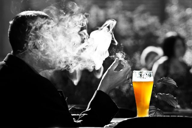 Kouření a alkohol patří mezi rizikové faktory pro vznik rakoviny | foto: Fotobanka Pixabay