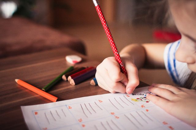 Děti na prvním stupni se od pondělí mohou vrátit do školy | foto:  picjumbo_com,  Pixabay