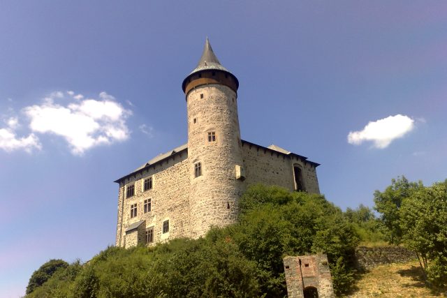 Dnešní podoba hradu Kunětická hora,  který založil v 15. století Diviš Bořek z Miletínka | foto: Tomáš Klement,  Český rozhlas