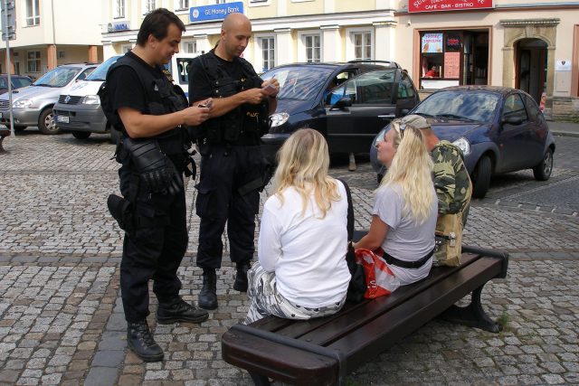 Rumburk - pořádková policie kontroluje střed města | foto: Gabriela Hauptvogelová,  Český rozhlas
