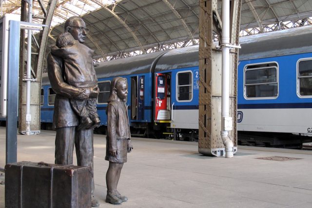 Wintonův památník na pražském hlavním nádraží | foto: Jan Rosenauer