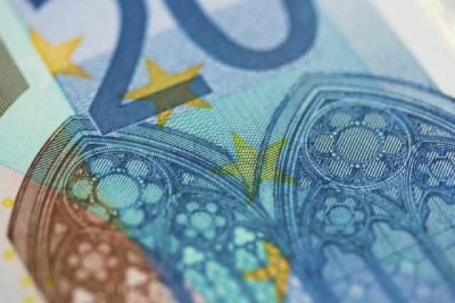 Eurová bankovka | foto: Free Digital Photos