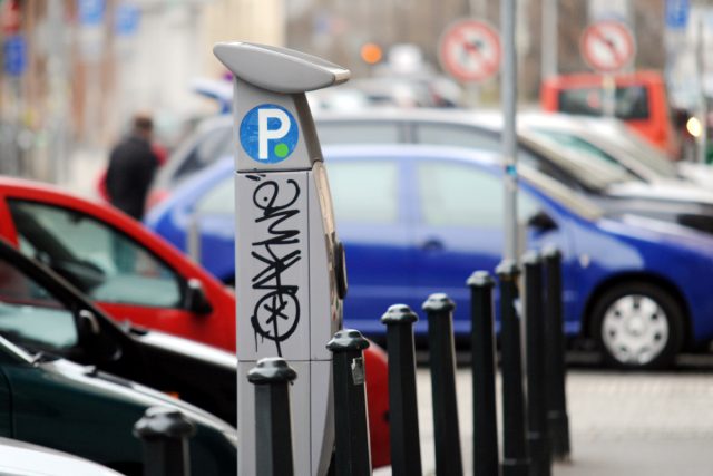Parkovací automaty budou vybaveny i QR kódem pro stažení aplikace  (ilustrační foto) | foto: Filip Jandourek