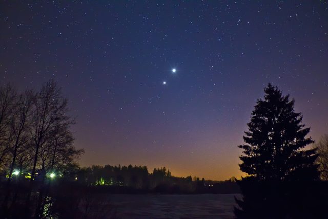 Venuše s Jupiterem ve slabém zodiakálním světle  (ilustrační foto) | foto: Petr Horálek