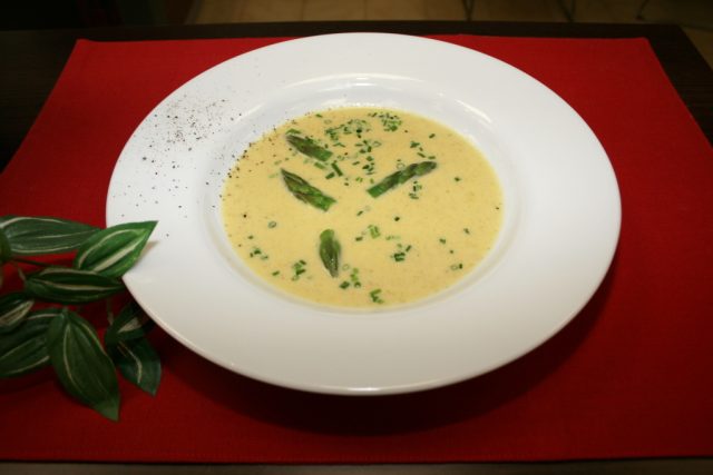 Jemná chřestová polévka s parmezánem | foto: Jaroslava Indrová,  Český rozhlas
