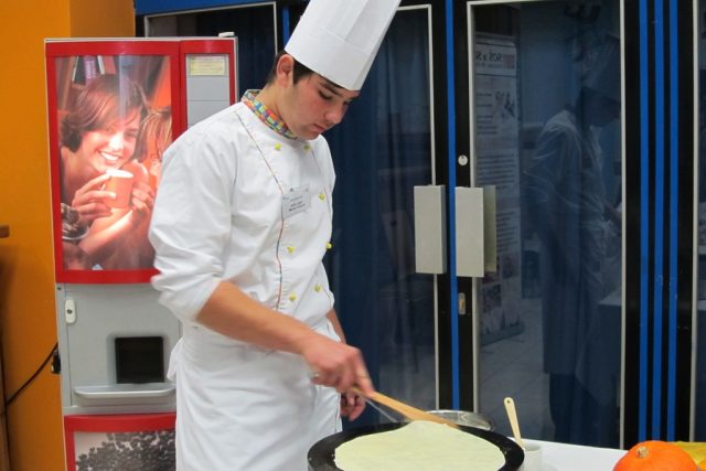 Praktické ukázky kuchařského učiliště - palačinky | foto: Michal Trnka