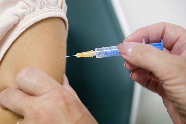 Očkování proti karcinomu děložního čípku je možné se nechat očkovat  (ilustrační foto) | foto: Filip Jandourek,  Český rozhlas