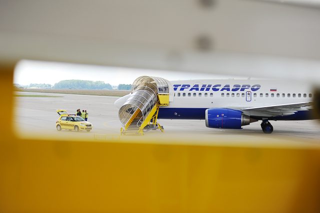 Letadlo je na pardubickém letišti připravené na odlet do Moskvy | foto: Honza Ptáček,  Český rozhlas