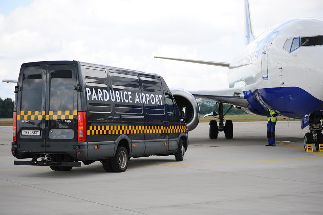 Letiště Pardubice - Boeing čeká na povolení k pojezdu na ranvej | foto: Honza Ptáček,  Český rozhlas