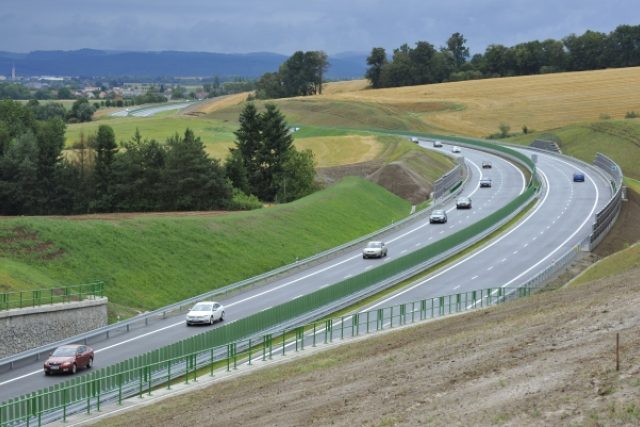 Úsek dálnice D35 Vysoké Mýto - Džbánov je dlouhý asi čtyři kilometry  (ilustrační foto) | foto: ČTK