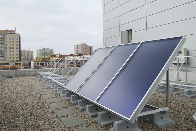 Solární panely na pardubickém aquacentru | foto: Drahomíra Bačkorová,  Český rozhlas