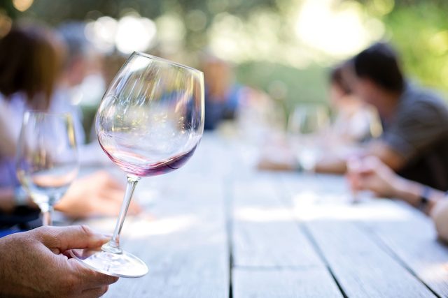 Víno povzbudí chuť k jídlu | foto: Fotobanka Pixabay