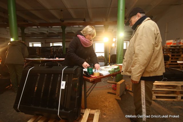 V Ústí nad Orlicí rozdávají lidem kompostéry zdarma | foto:  Ústí nad Orlicí,  Lukáš Prokeš