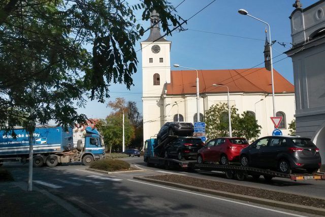 Přes Lázně Bohdaneč jezdí tisíce kamionů | foto: Ondřej Wolf,  Český rozhlas
