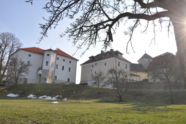 Uvnitř nasavrckého zámku je obsáhlá výstava o historii keltského osídlení | foto: Šárka Kuchtová,  Český rozhlas