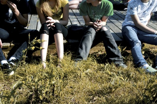 Skupina teenagerů  (ilustrační foto) | foto: Creative Commons Attribution-NoDerivs 2.0 Generic