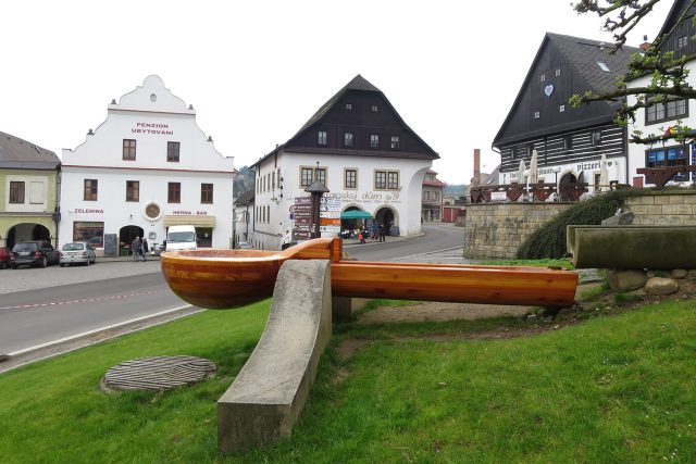 Dřevěná lžíce v Jablonném nad Orlicí je největší v Česku | foto: Tereza Brázdová,  Český rozhlas