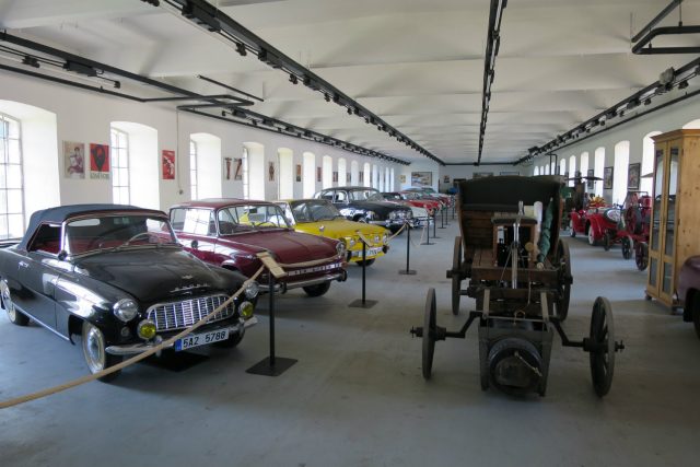 Nejen lokomotivy a stroje,  ale i automobily si můžete prohlédnout v Muzeu starých strojů v Žamberku | foto: Tereza Brázdová,  Český rozhlas