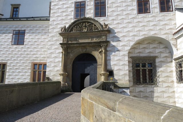 Vchod do pardubického zámku | foto: Tereza Brázdová,  Český rozhlas