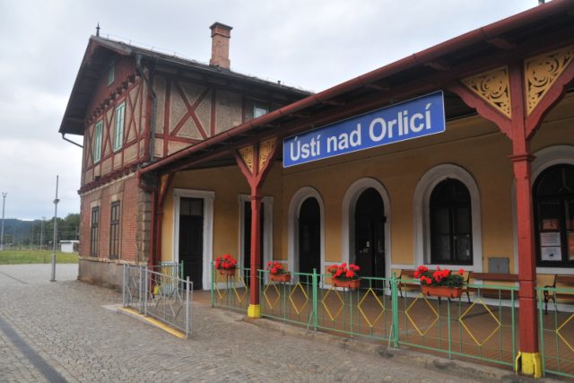 V Ústí nad Orlicí nadšenci zachraňují historickou budovu nádraží | foto: Šárka Rusnáková,  Český rozhlas