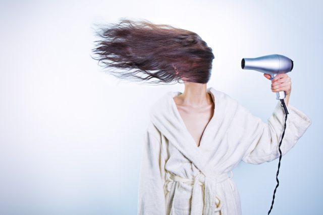 Když nevíme,  jak o vlasy správně pečovat,  zbytečně jim škodíme  (ilustrační foto) | foto: Fotobanka Pixabay