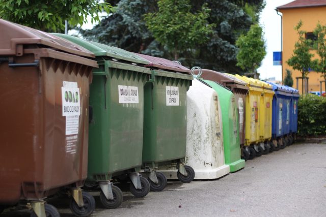 Kontejnery,  třídění odpadu | foto: Milan Kopecký,  Český rozhlas