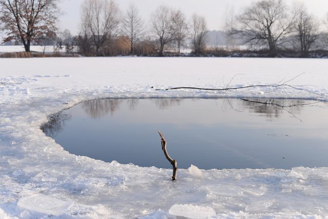 Zamrzlý rybník Mazánek u Slatiňan  (ilustrační foto) | foto: Honza Ptáček,  Český rozhlas