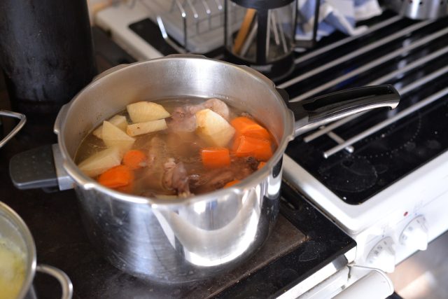 Příprava vývaru | foto: Martin Čuřík