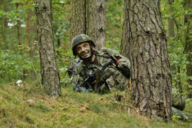 Vojenský kaplan Milan Novotný při cvičení SKY SOLDIER II | foto: Jakub Školník